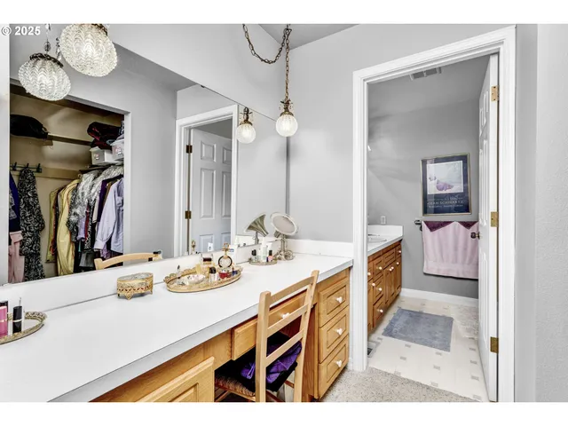 $679,900 | 1114 Northeast 137th Avenue, Portland, OR 97230