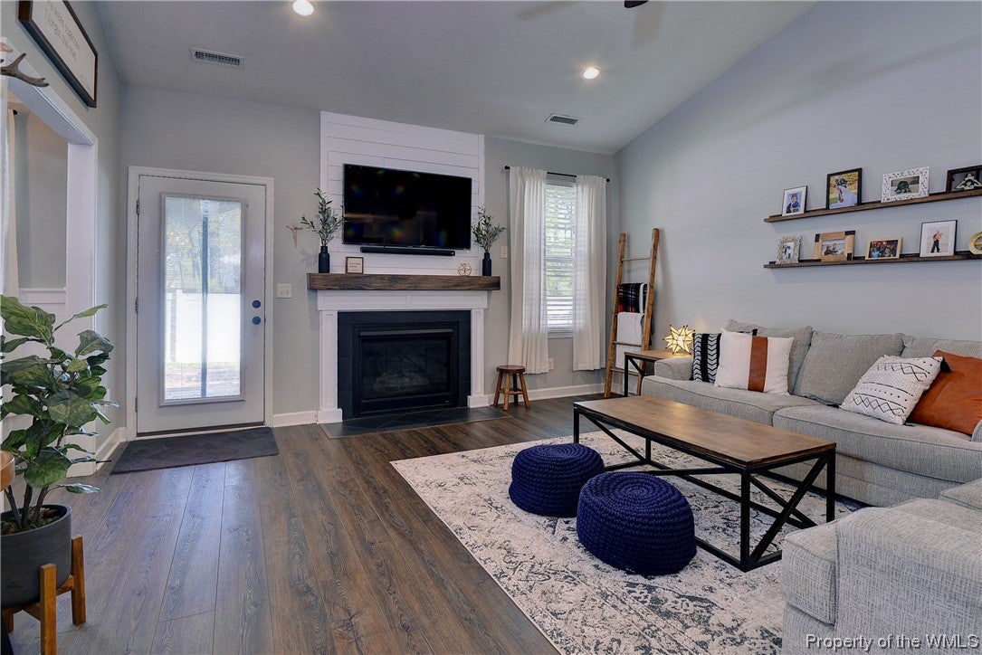 4008 Ordinary Loop Hayes, VA 23072 - Photo 5 of 50 Gallery Image 5