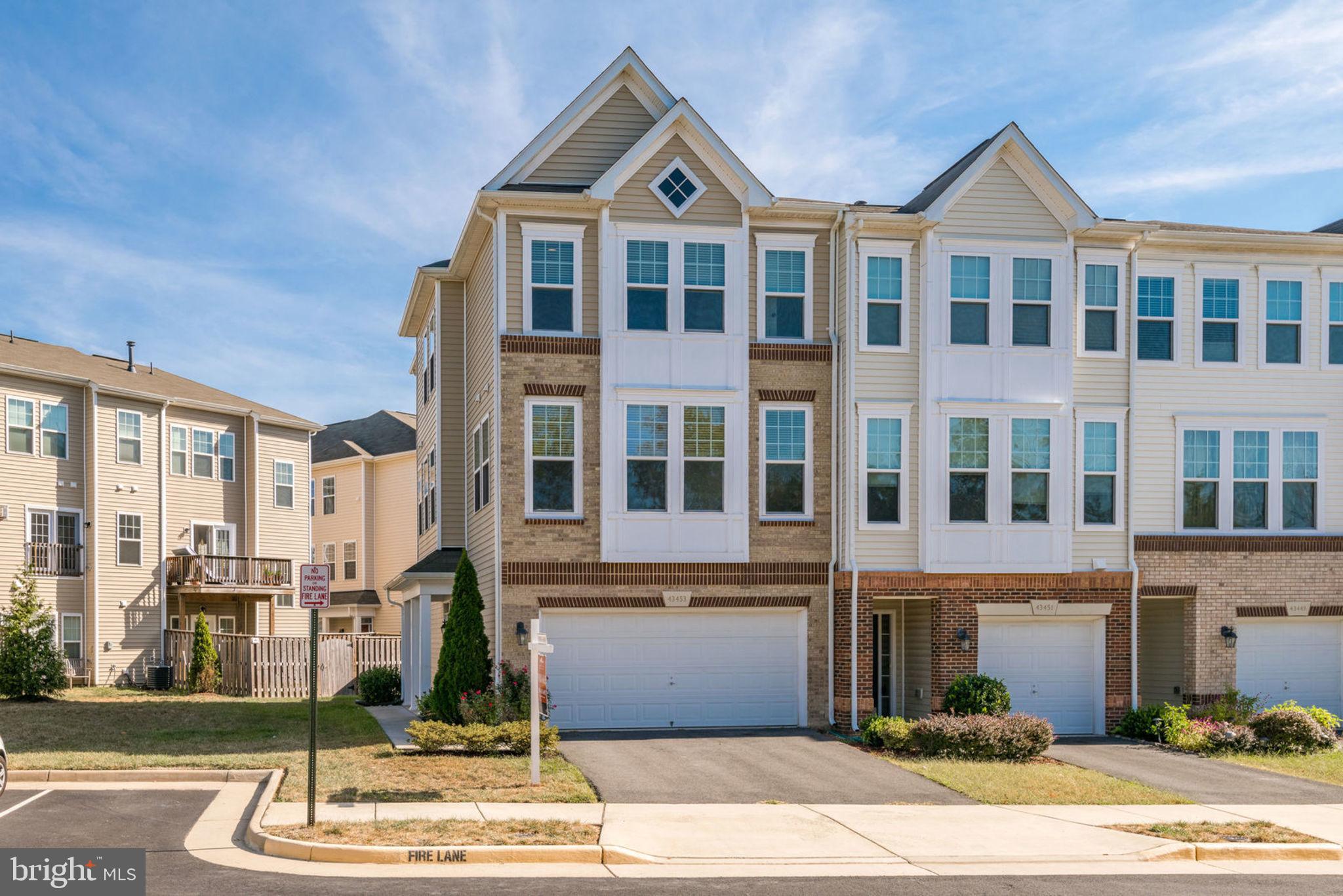 End unit located near future Metro stop