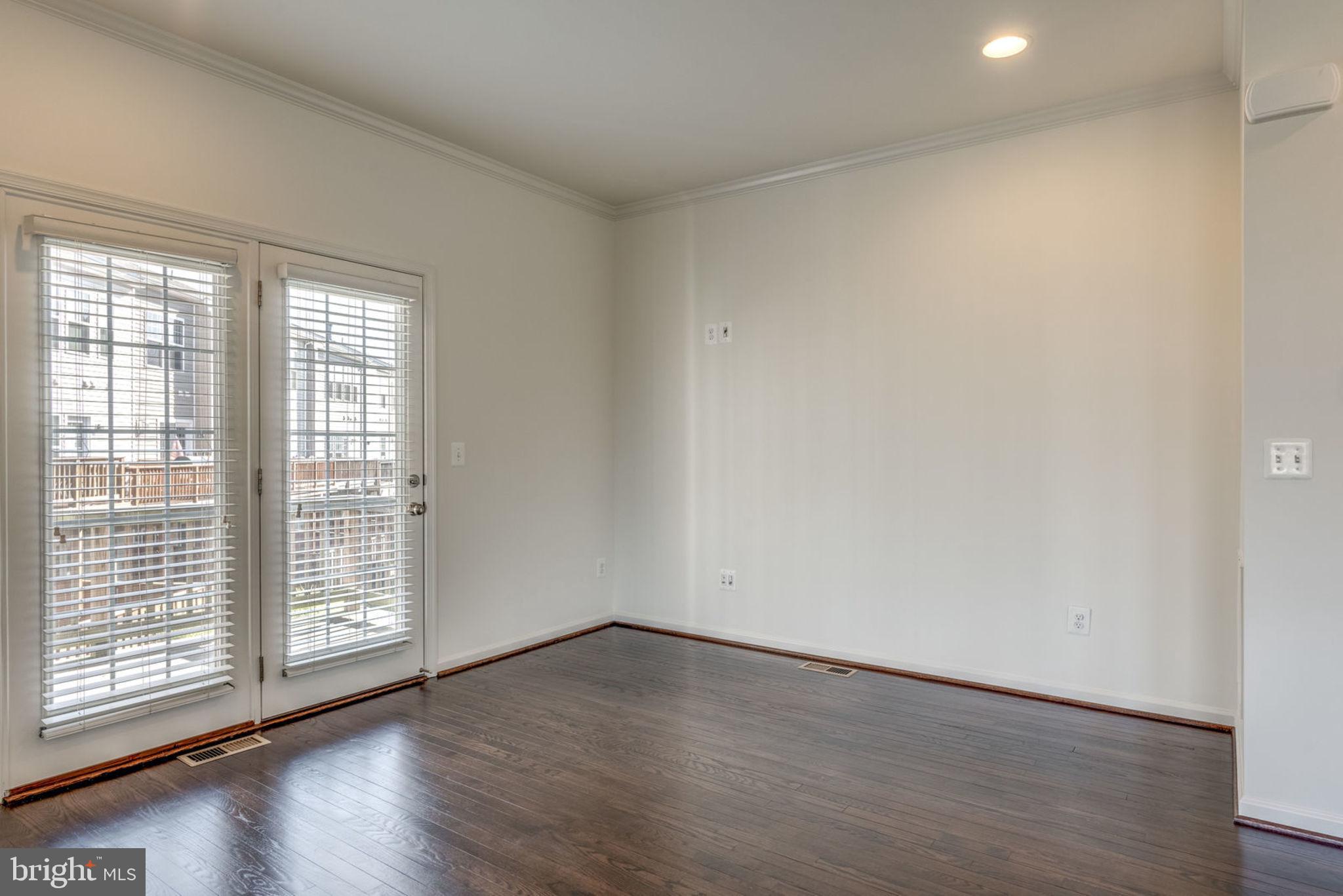 43453 Rickenbacker Square Ashburn, VA 20147 - Photo 14 of 31 Access from the family room out to the deck