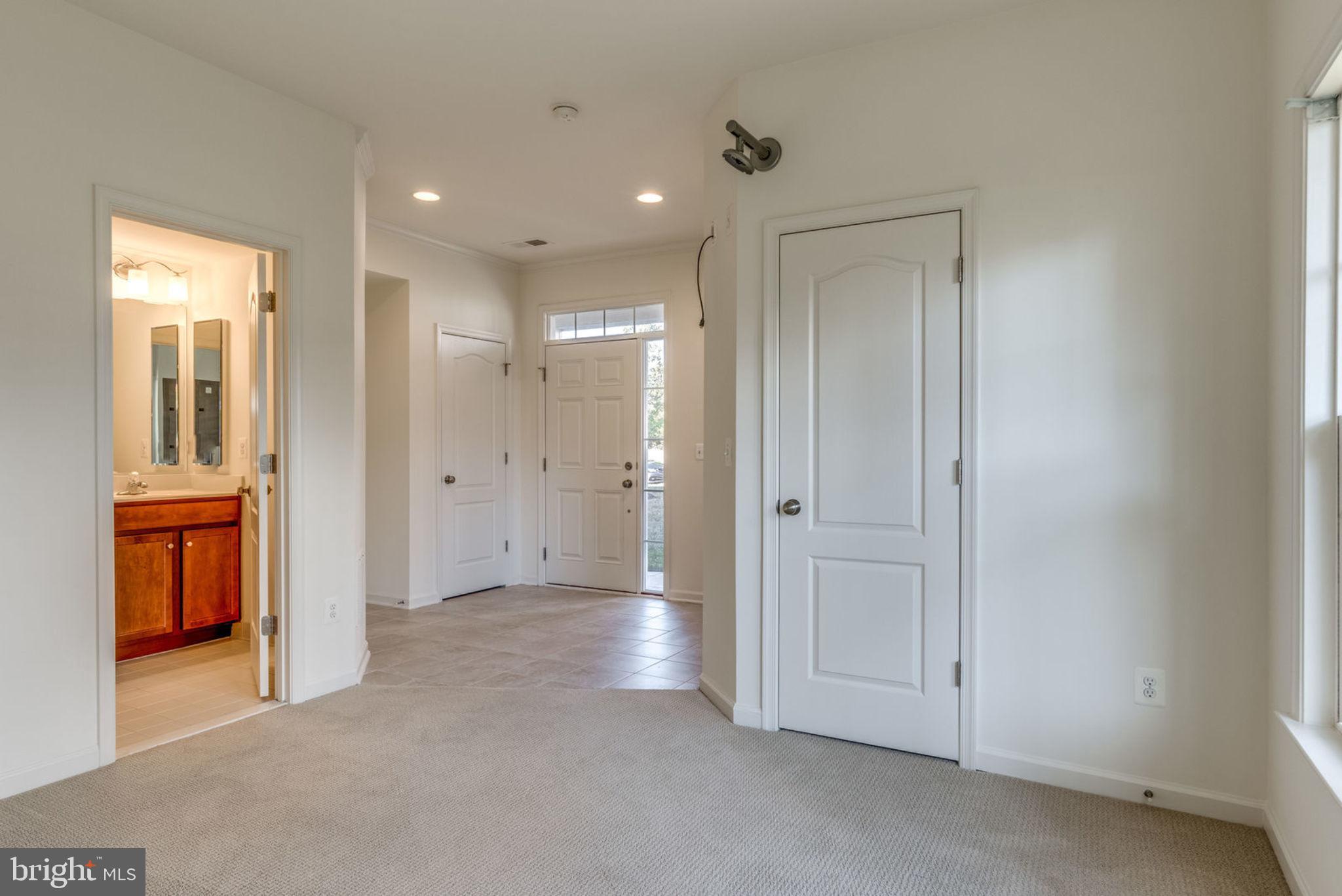 43453 Rickenbacker Square Ashburn, VA 20147 - Photo 7 of 31 Full bathroom on this level is great for guests