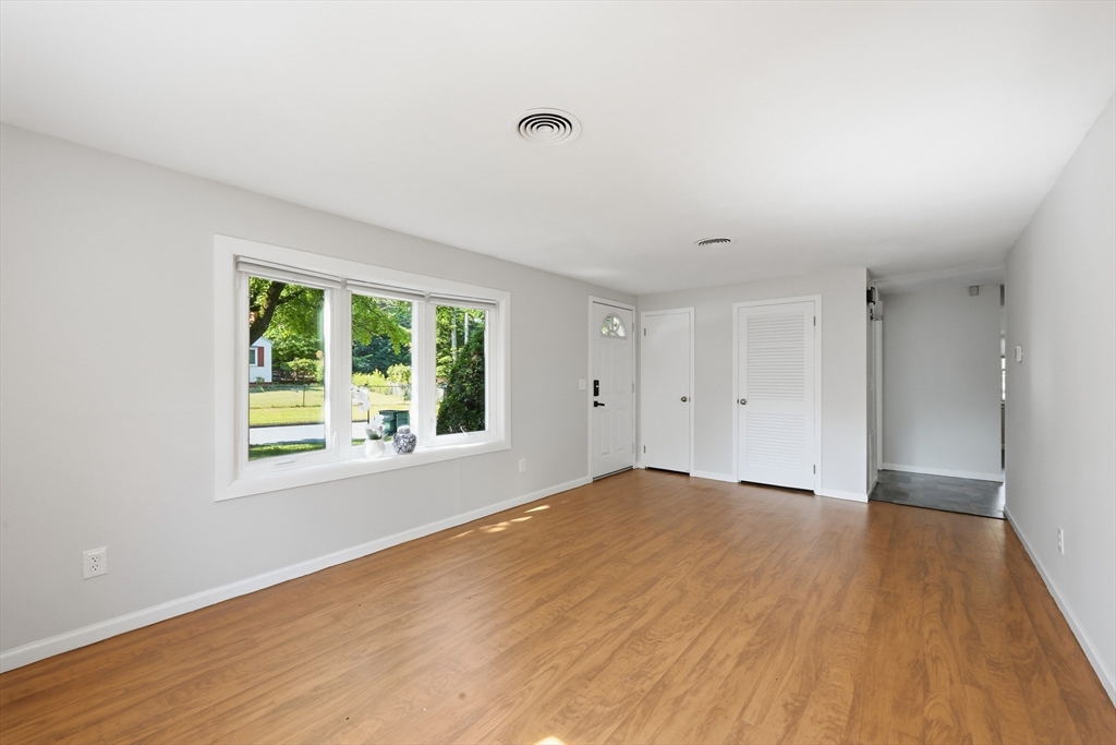 60 Keddy Street Springfield, MA 01109 - Photo 3 of 24