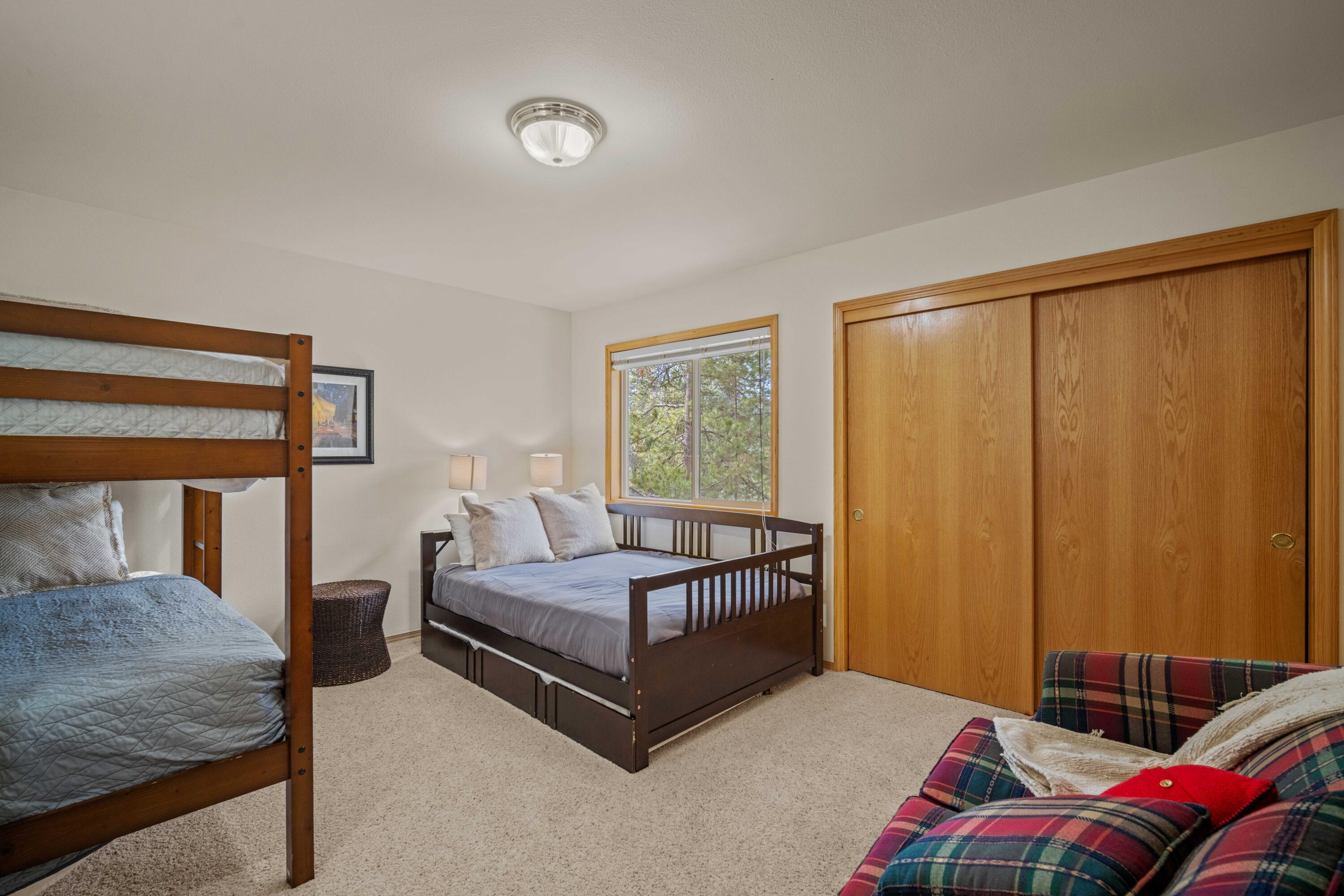 57655 Aspen Lane, Unit 2 Sunriver, OR 97707 - Photo 33 of 47 36 - upstairs bunk