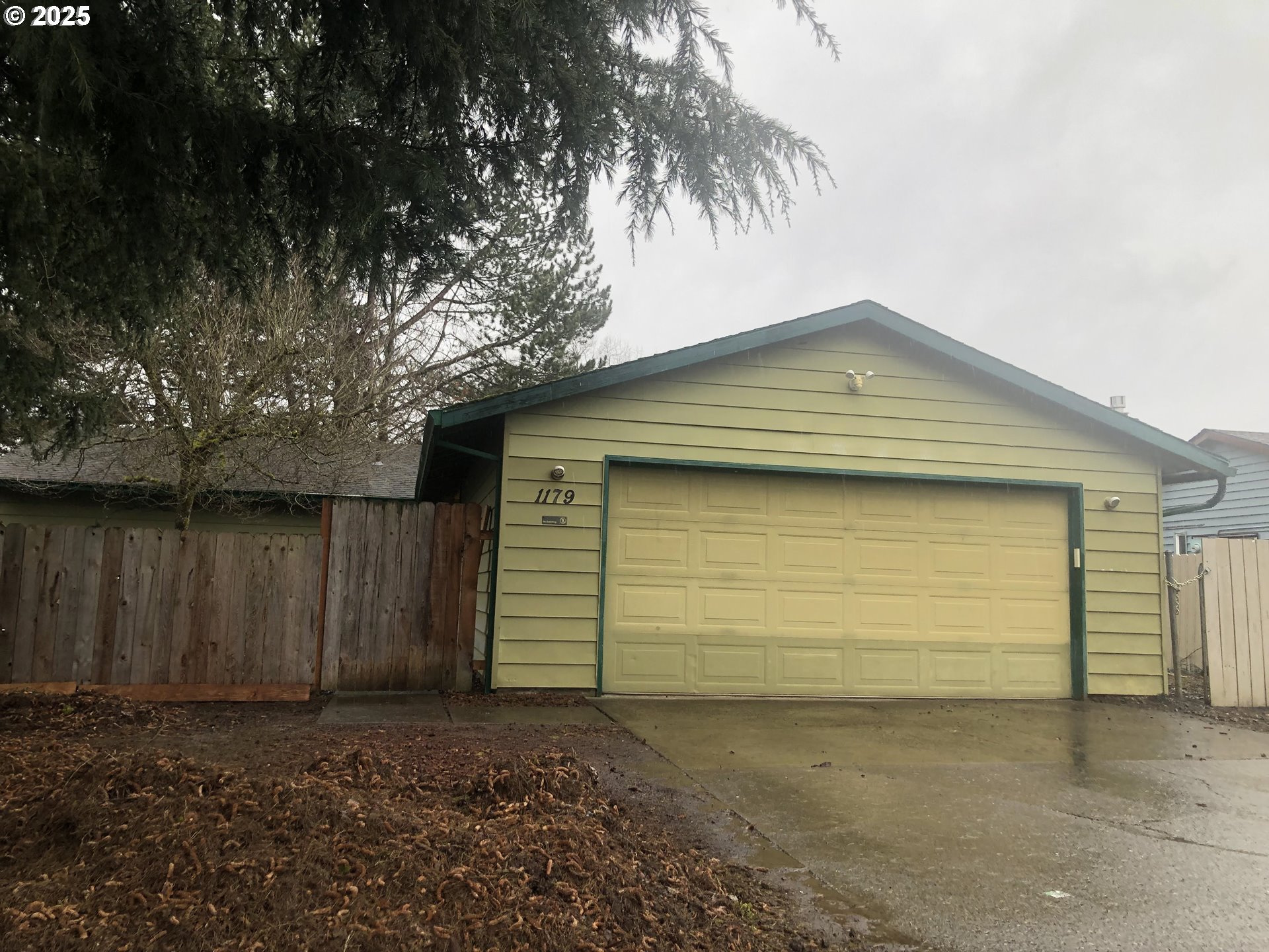1179 Southeast Maple Place Gresham, OR 97080 - Photo 2 of 14 a front view of a house