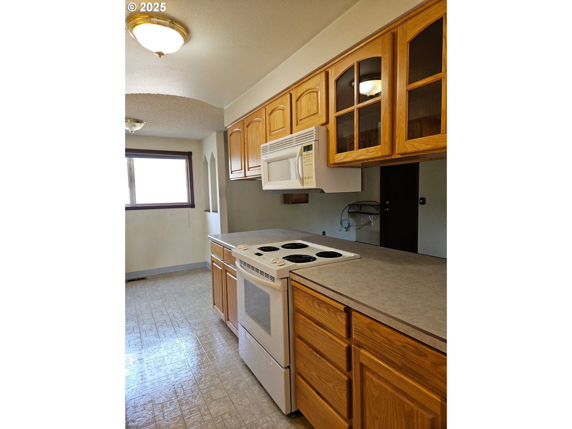 1179 Southeast Maple Place Gresham, OR 97080 - Photo 5 of 14 a kitchen that has a stove and a sink