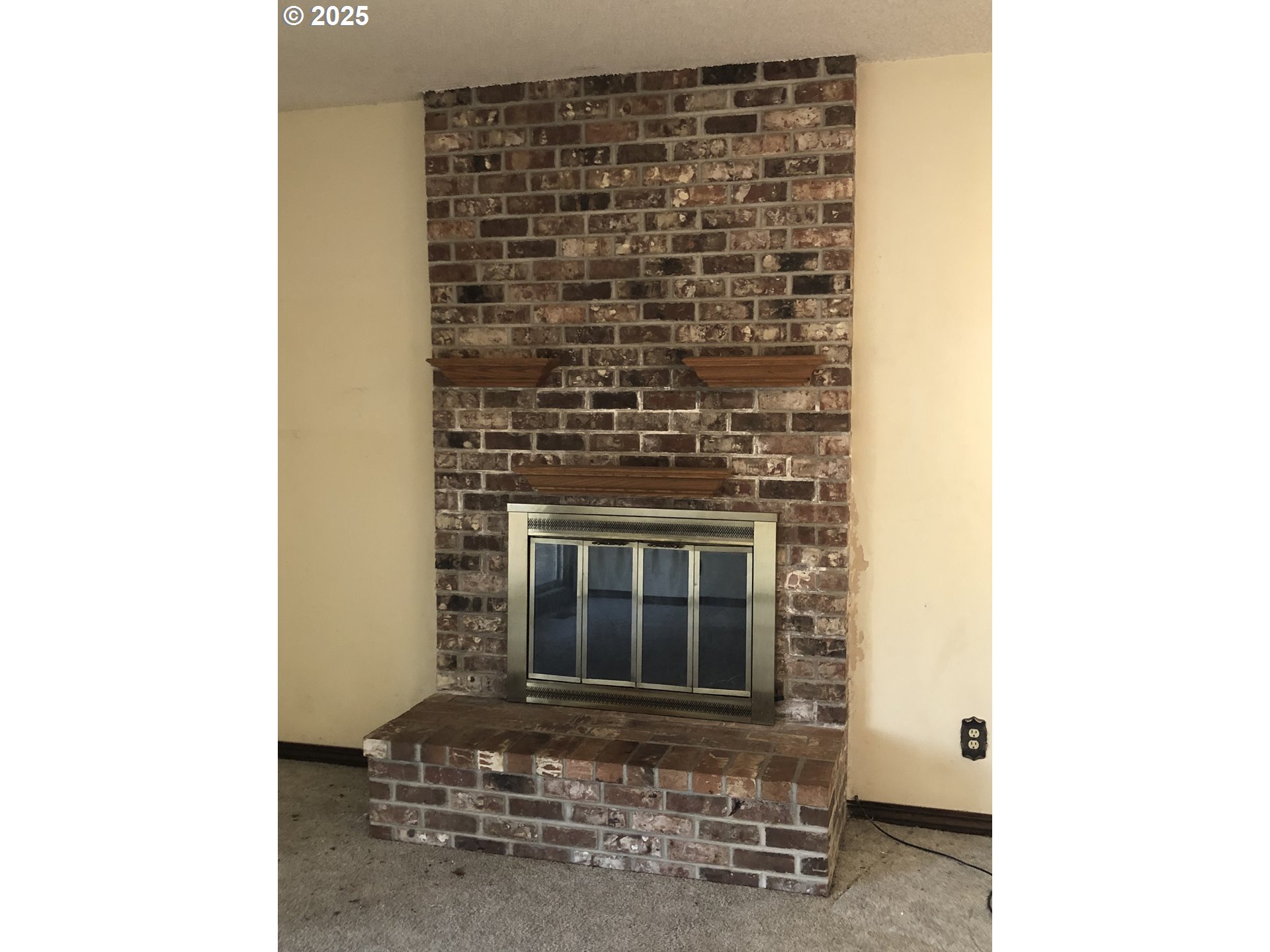 1179 Southeast Maple Place Gresham, OR 97080 - Photo 8 of 14 a living room with a fireplace
