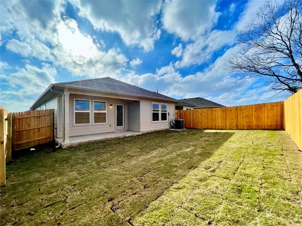 $1,800 | 264 Texas Palmetto Circle, Kyle, TX 78640