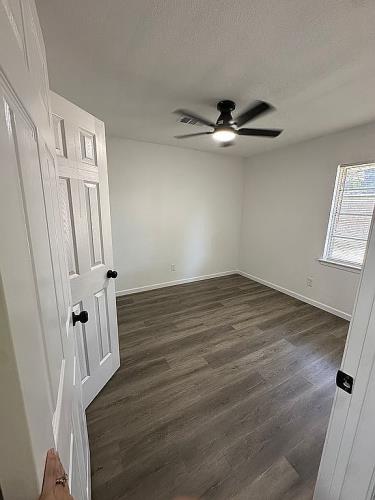 514 Peach Spring Drive Houston, TX 77037 - Photo 4 of 8