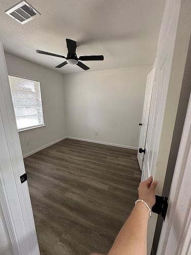 514 Peach Spring Drive Houston, TX 77037 - Photo 5 of 8