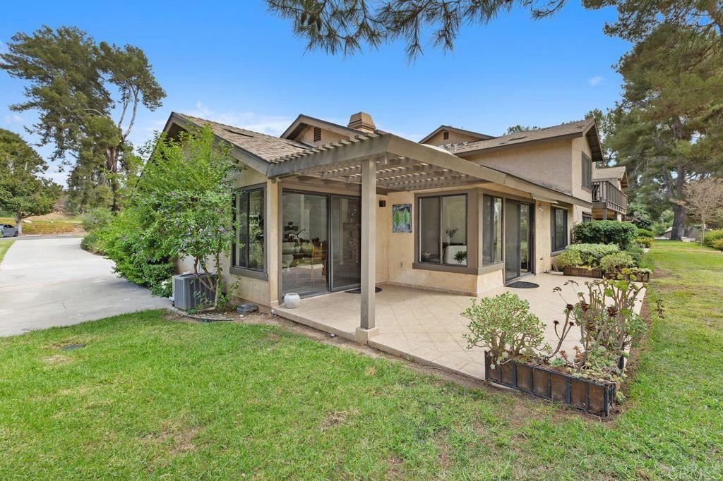 4119 Oak Island Lane Fallbrook, CA 92028 - Photo 38 of 54 front view of a house with a yard