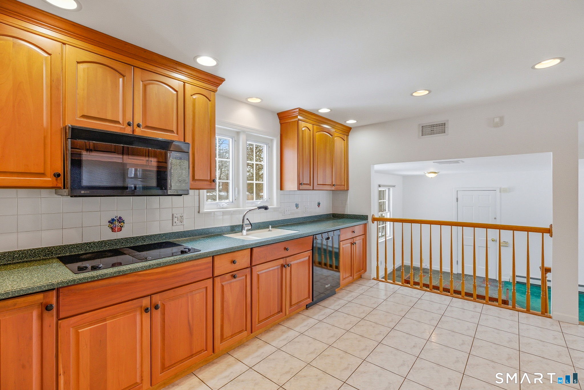 9 Patrick Lane Branford, CT 06405 - Photo 11 of 33