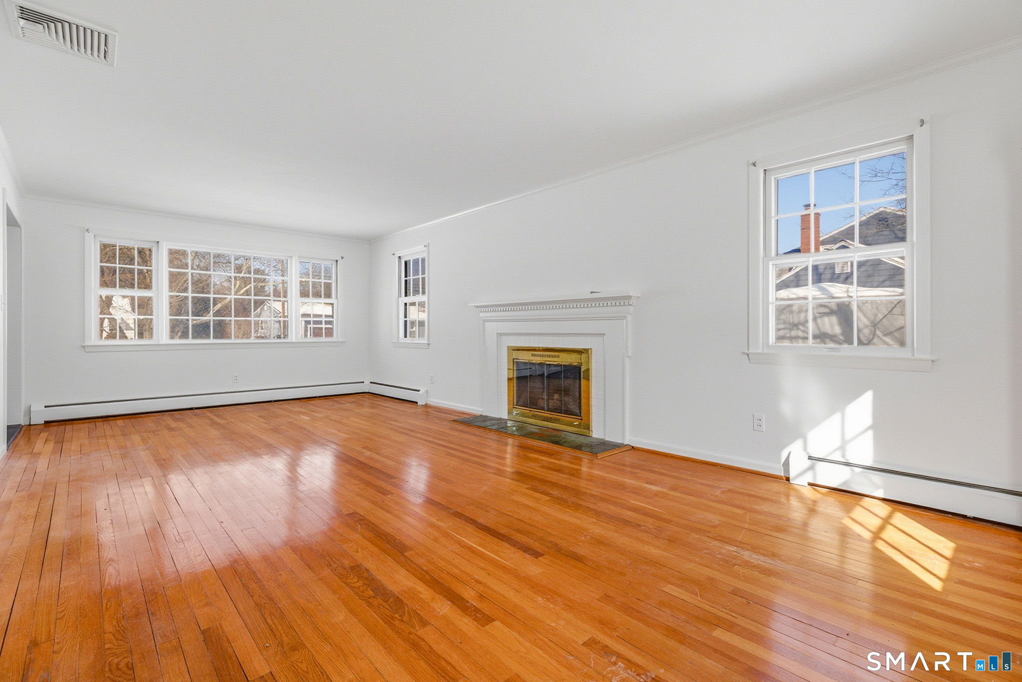 9 Patrick Lane Branford, CT 06405 - Photo 2 of 33