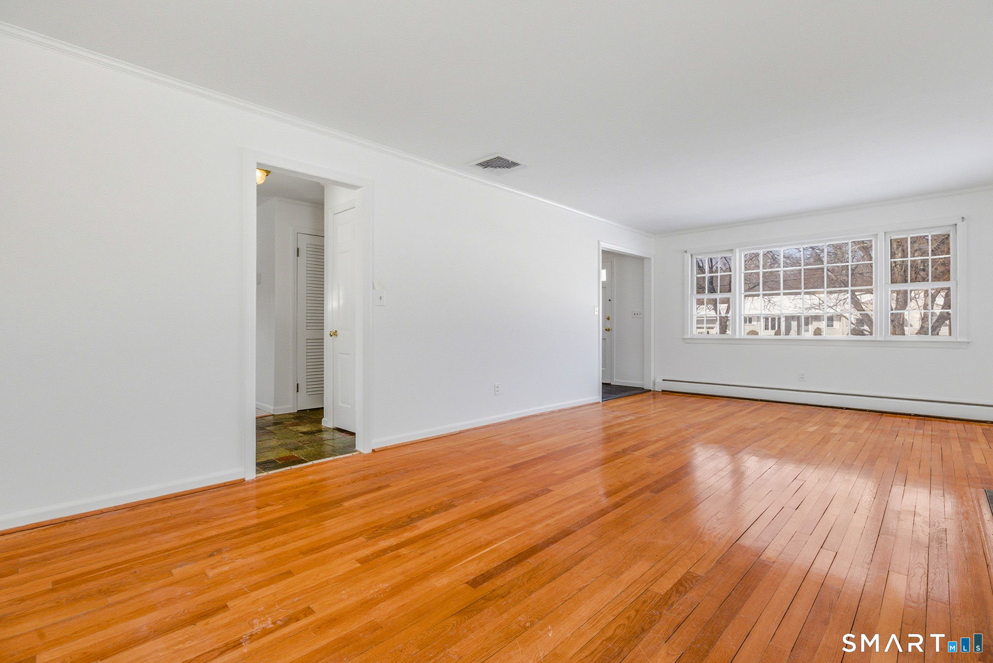 9 Patrick Lane Branford, CT 06405 - Photo 3 of 33