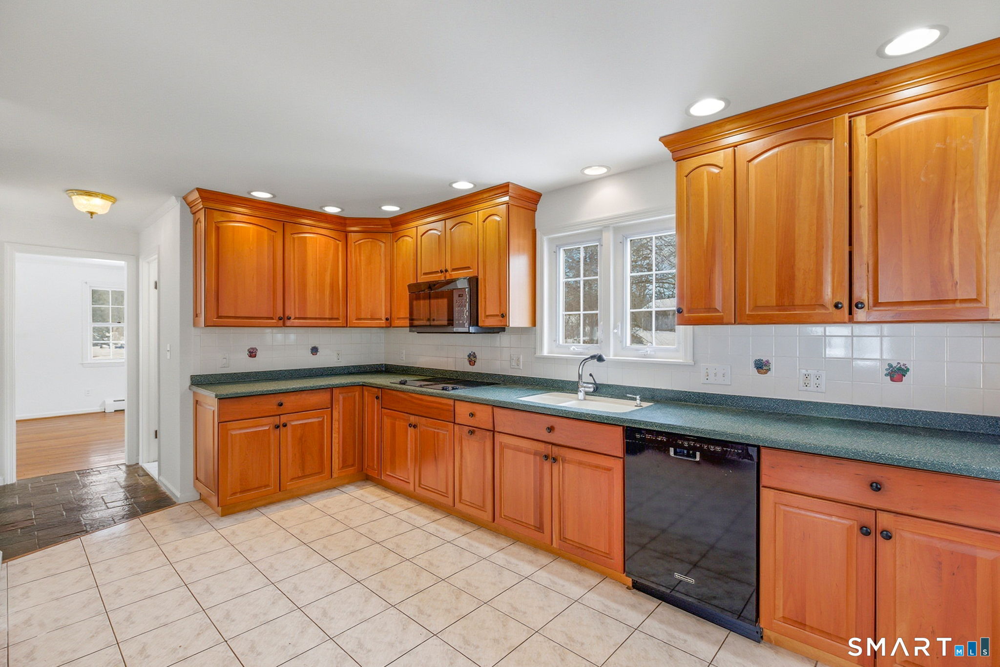 9 Patrick Lane Branford, CT 06405 - Photo 9 of 33