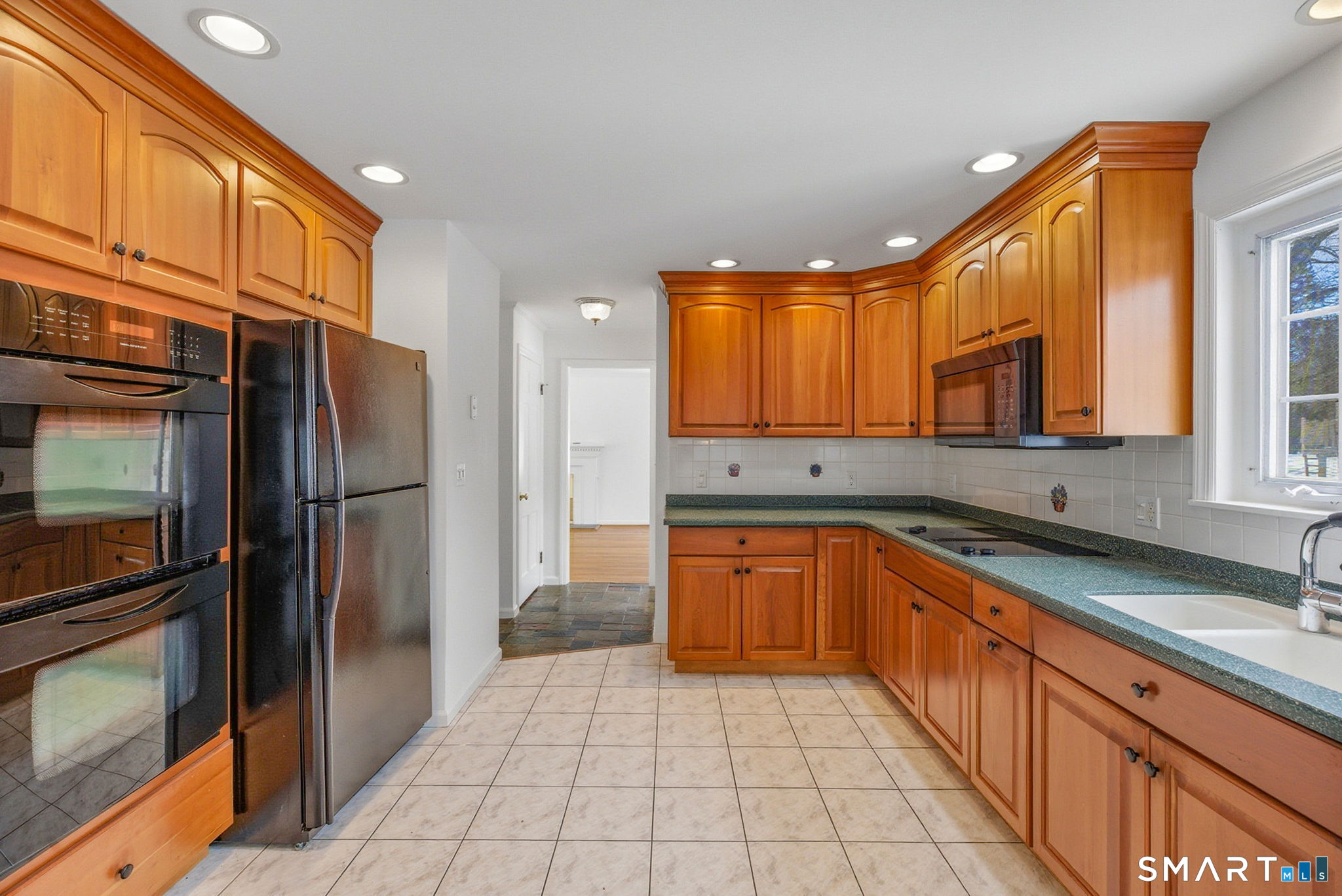 9 Patrick Lane Branford, CT 06405 - Photo 10 of 33