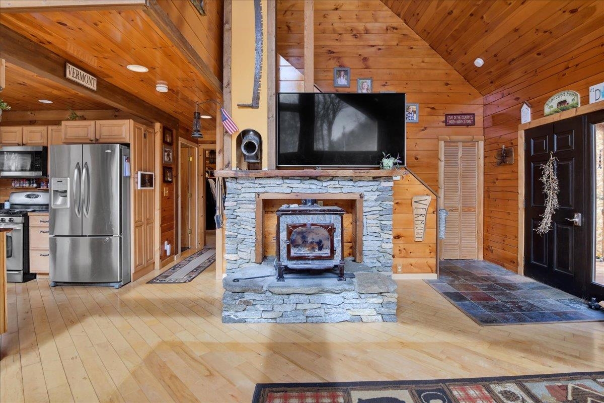 487 Rue Madeline Readsboro, VT 05350 - Photo 2 of 54