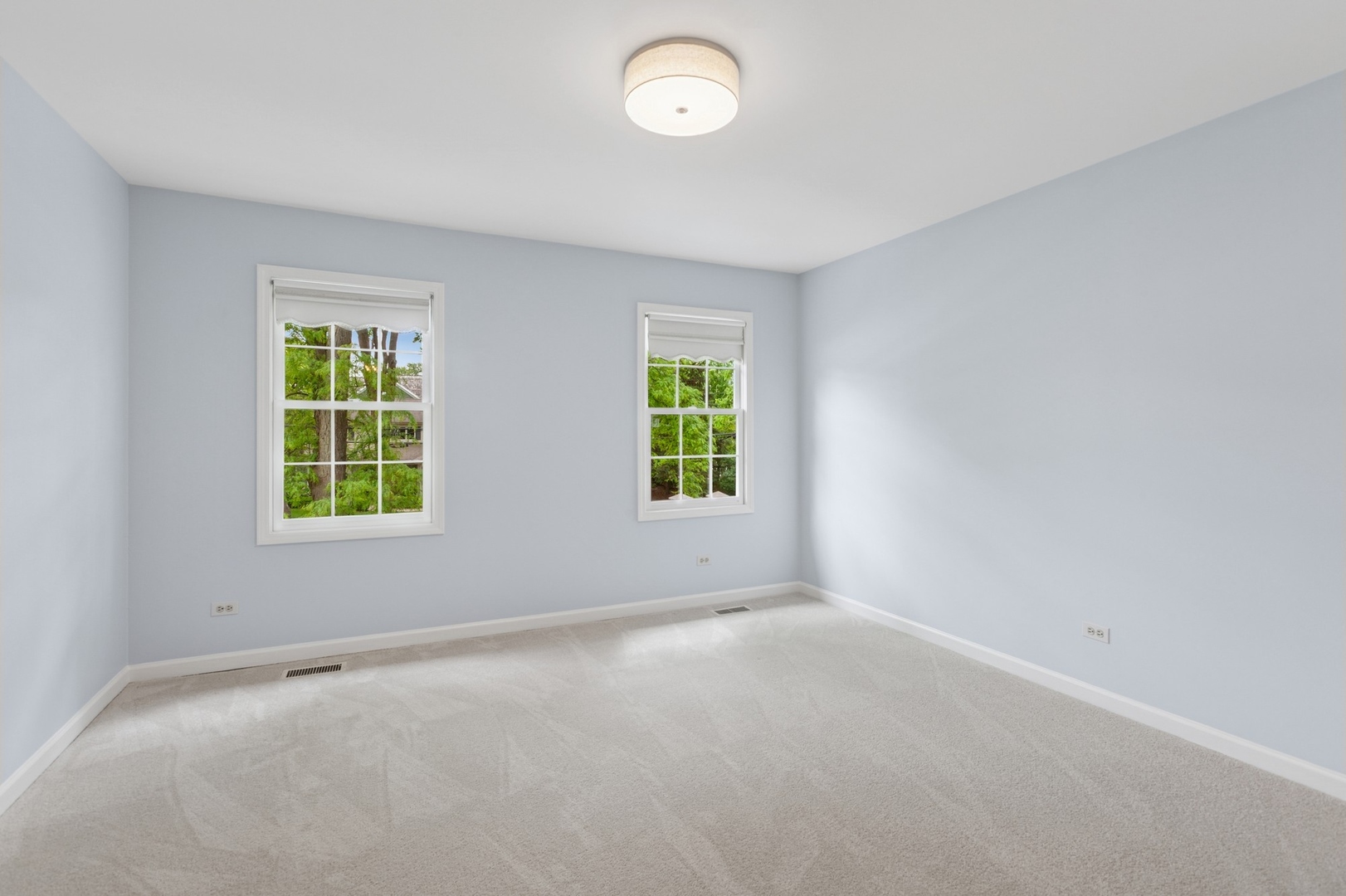 415 Fuller Road Hinsdale, IL 60521 - Photo 28 of 39 an empty room with a window