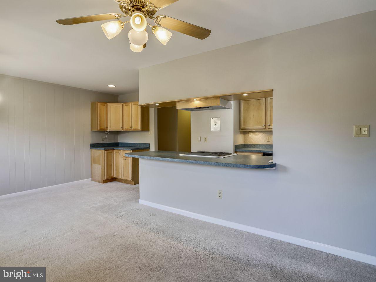 142 Georgetown Road, Unit 12 Annapolis, MD 21403 - Photo 22 of 52 Dining Area in to Kitchen