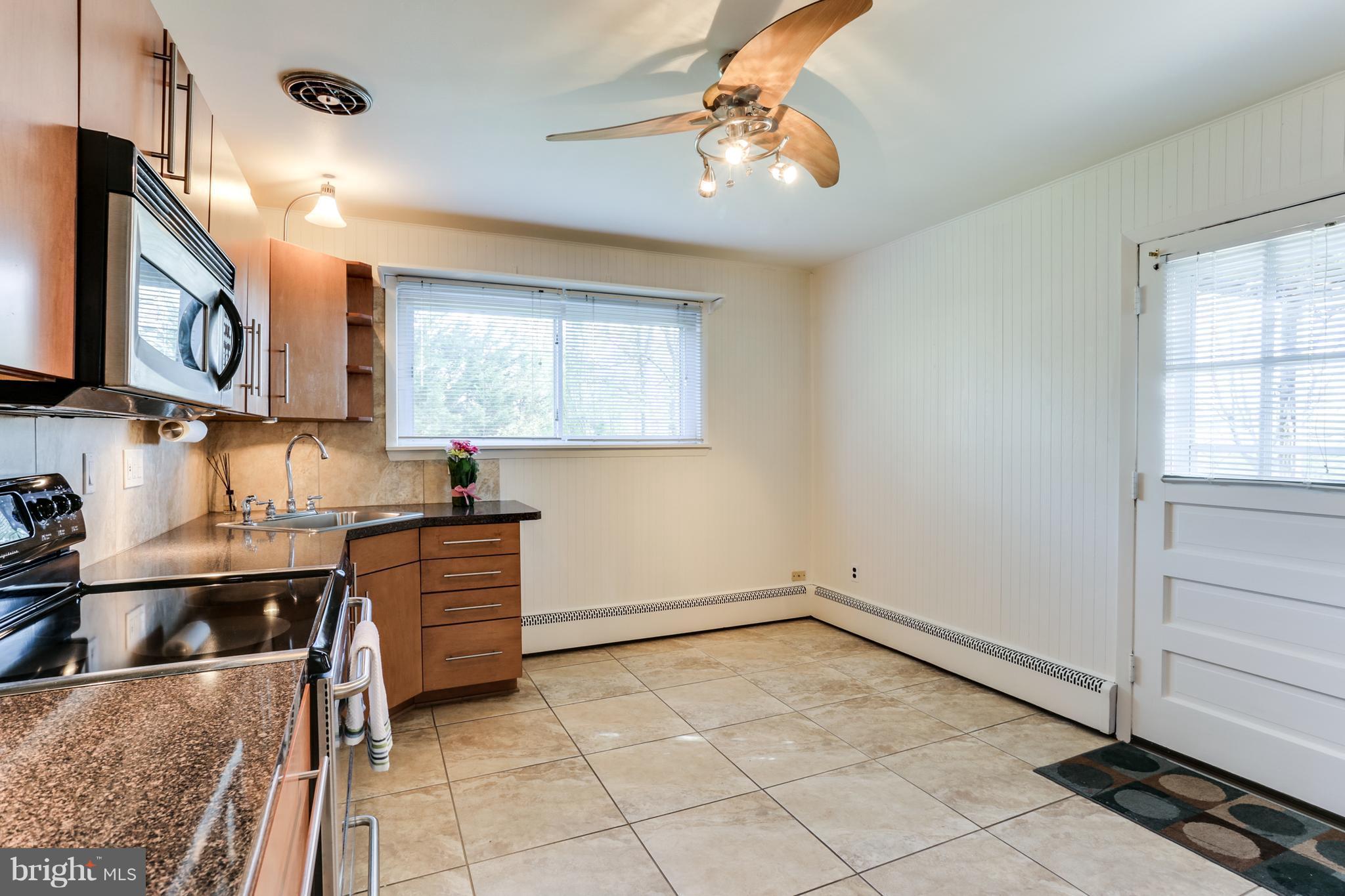 5912 Oakland Road Baltimore, MD 21227 - Photo 11 of 30 Kitchen