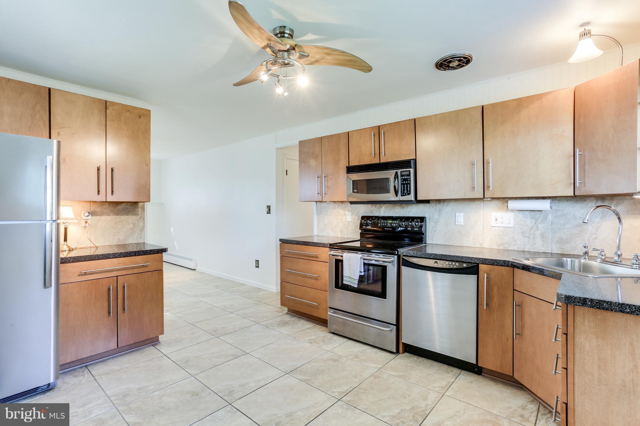 5912 Oakland Road Baltimore, MD 21227 - Photo 12 of 30 Kitchen