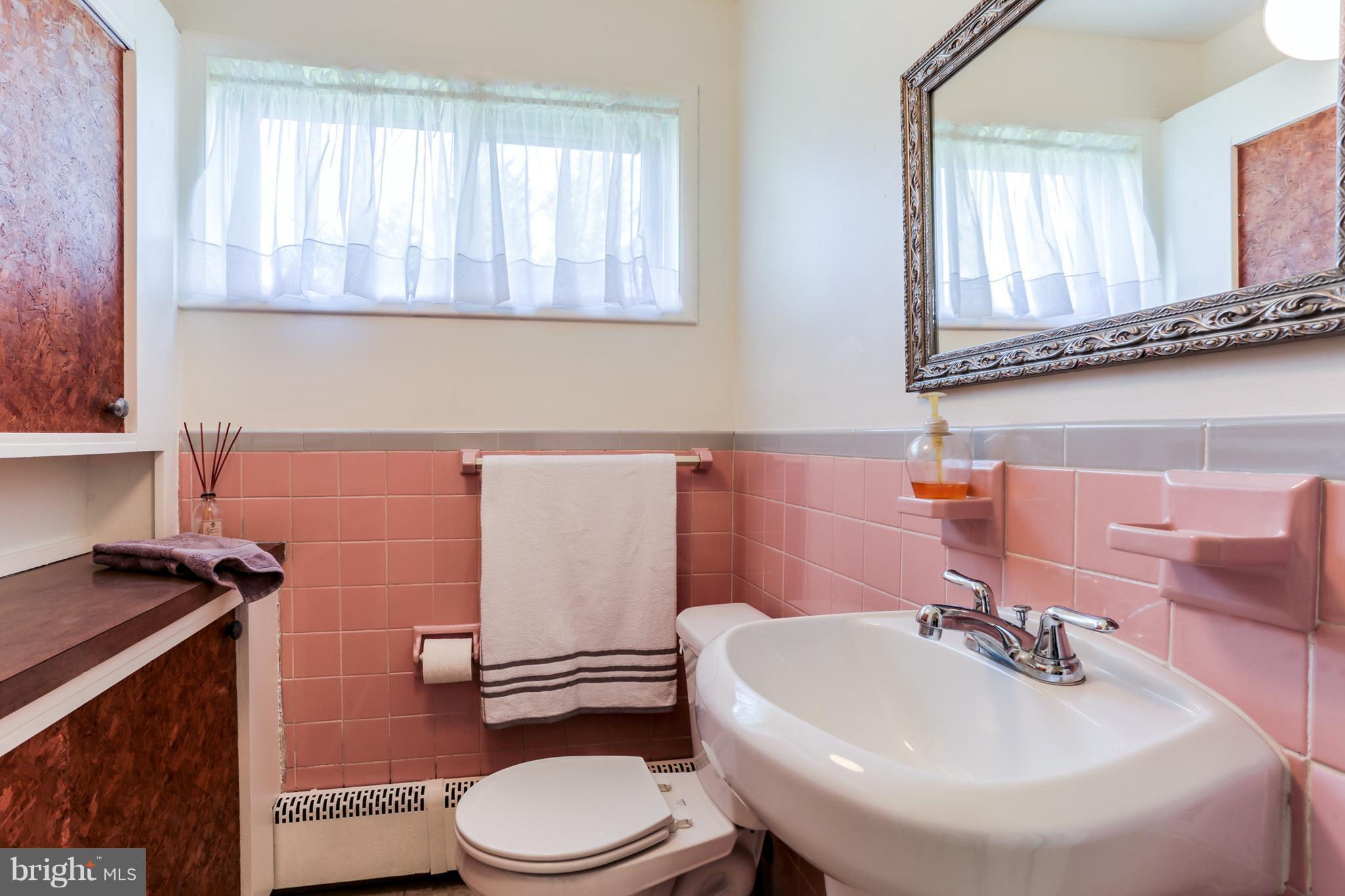 5912 Oakland Road Baltimore, MD 21227 - Photo 13 of 30 Bath