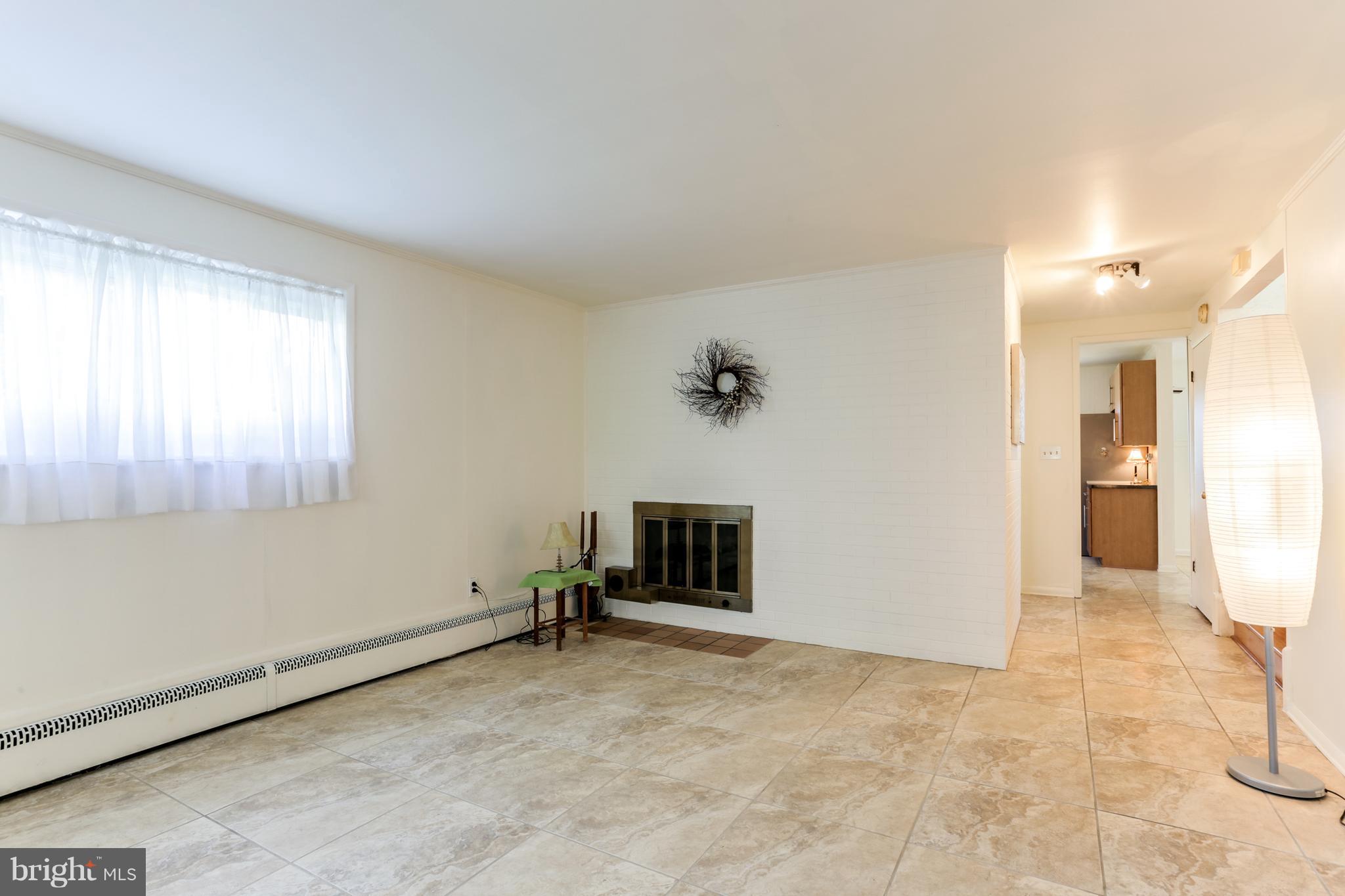 5912 Oakland Road Baltimore, MD 21227 - Photo 14 of 30 Family Room