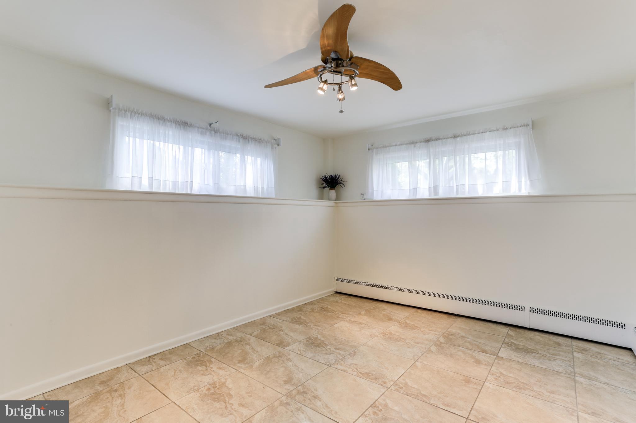 5912 Oakland Road Baltimore, MD 21227 - Photo 9 of 30 Dining Room