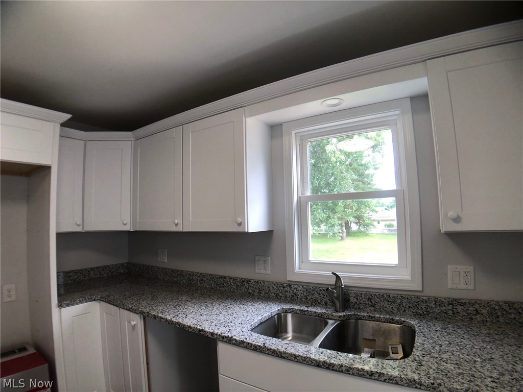 5447 Summit Road Cleveland, OH 44124 - Photo 8 of 25