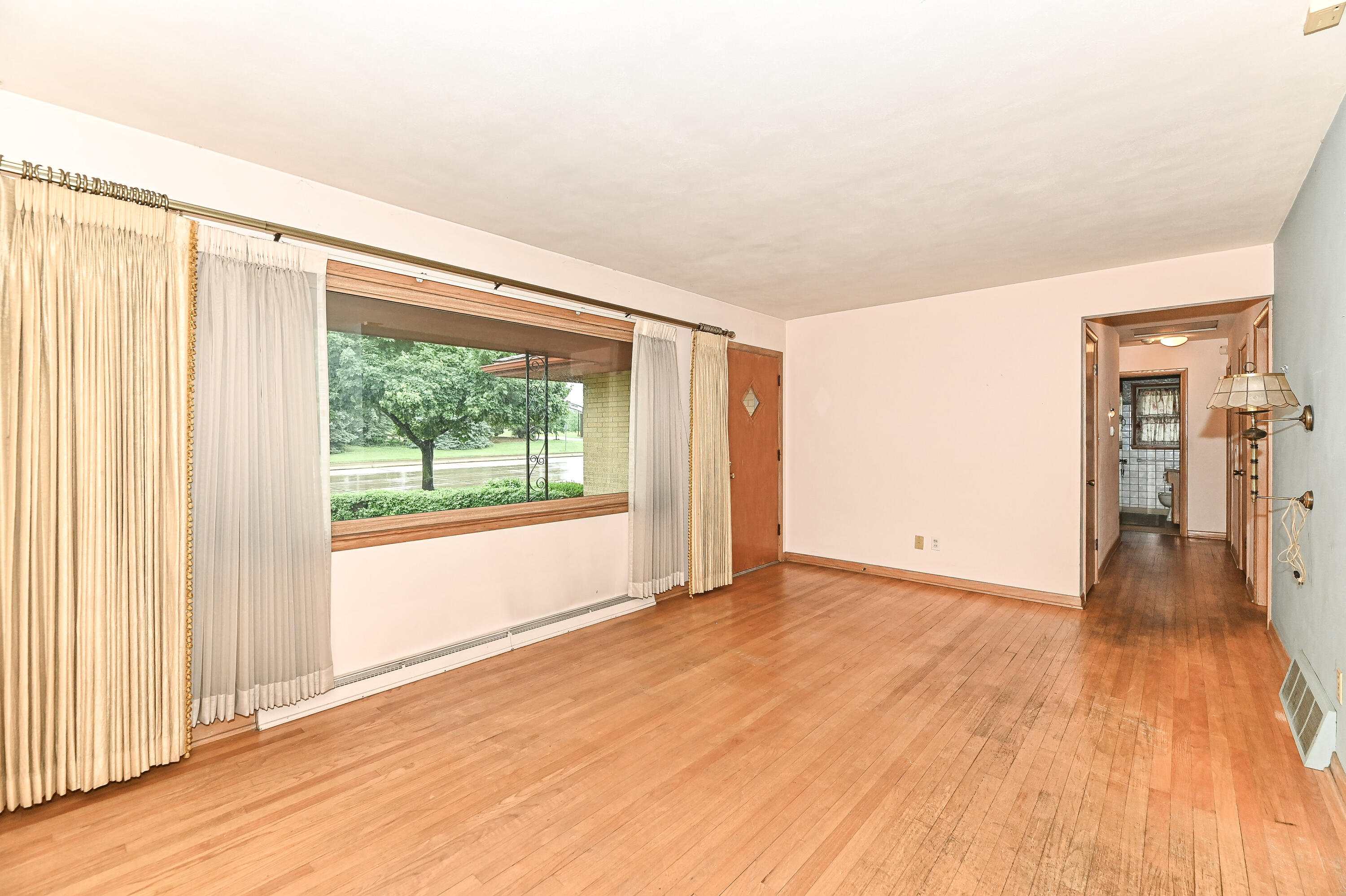 2815 Ohio Street Racine, WI 53405 - Photo 3 of 21 Living Room
