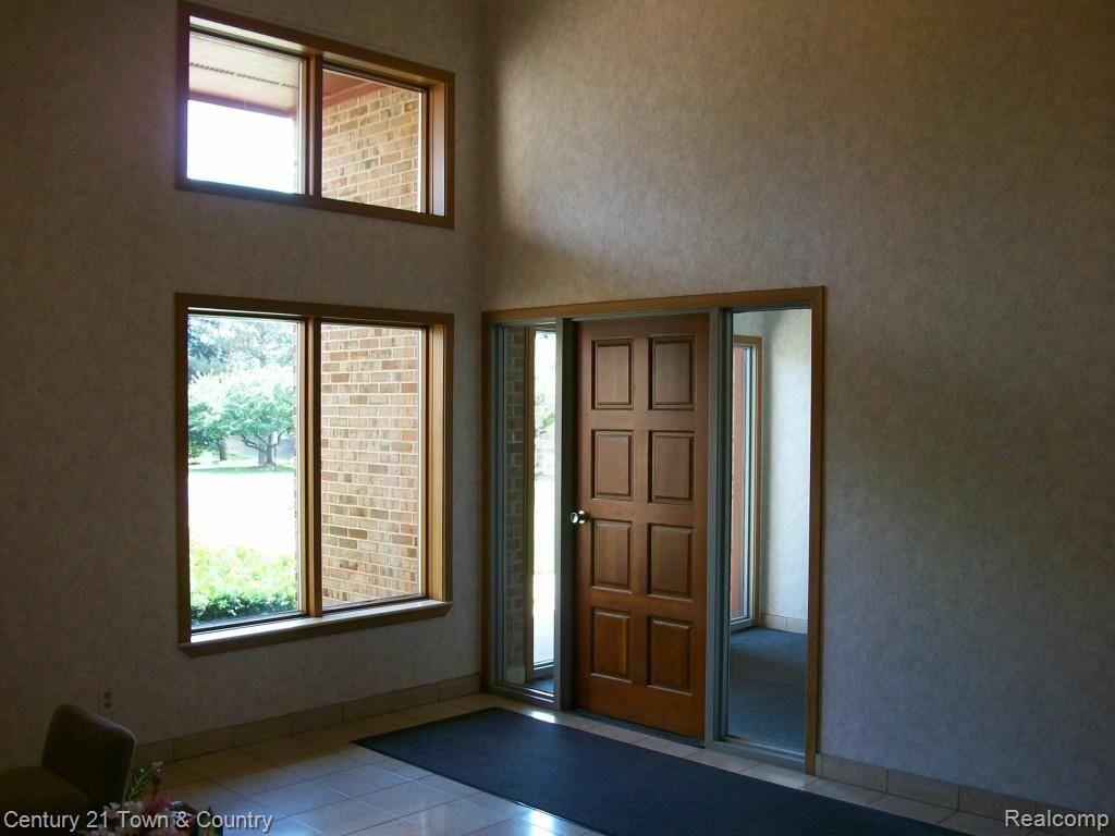 969 GreenView Court, Unit 38 Rochester, MI 48307 - Photo 4 of 37 4-100_1724.jpg
