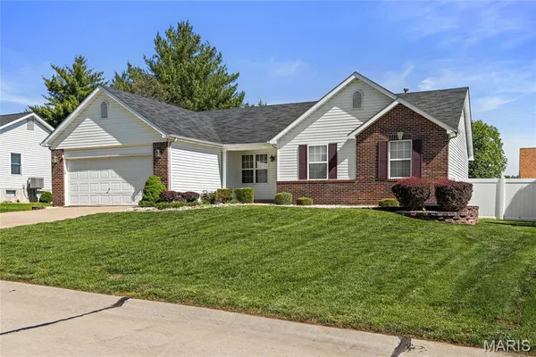 $399,900 | 229 Thoroughbred Trail, St. Peters, MO 63376