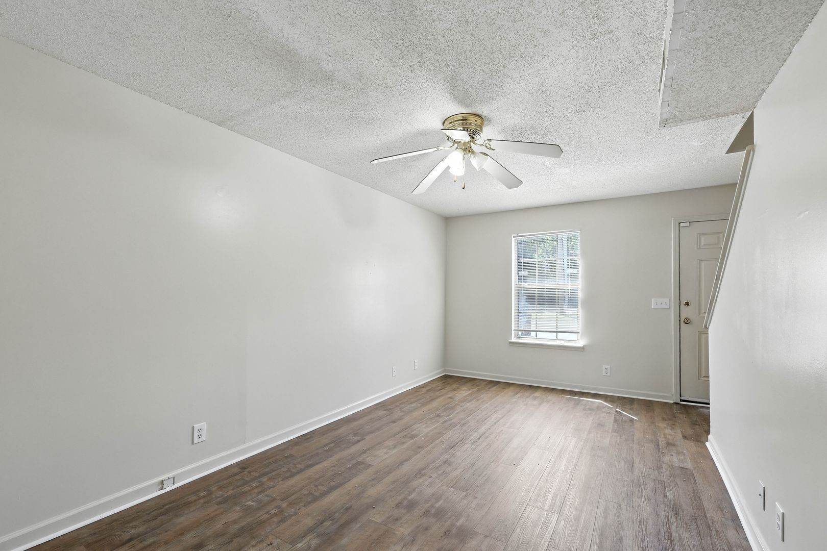 285 State Line Road Oak Grove, KY 42262 - Photo 5 of 18 an empty room with wooden floor and windows