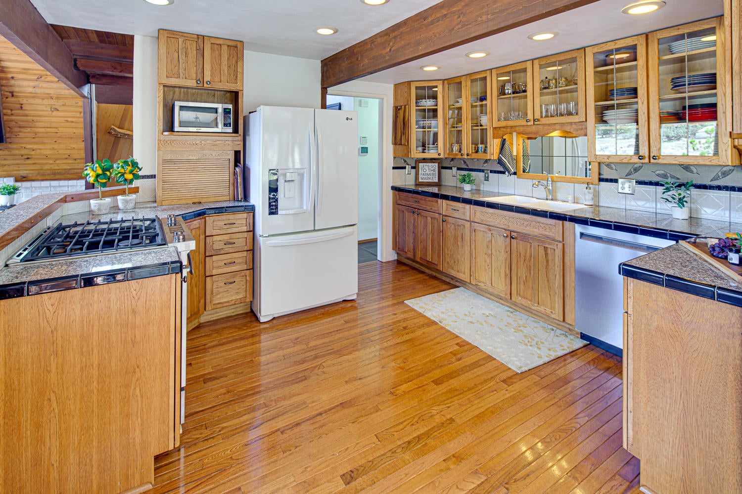 16057 Cattle Drive Road Sisters, OR 97759 - Photo 12 of 49 Kitchen