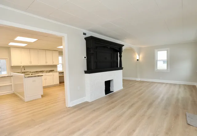 $215,000 | 8 Peale Street, Joliet, IL 60433