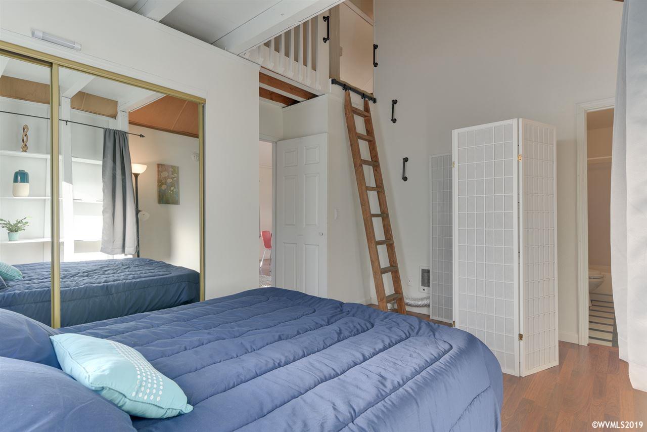 7736 Southwest Barnes Road Portland, OR 97225 - Photo 14 of 32 Gallery Image 14