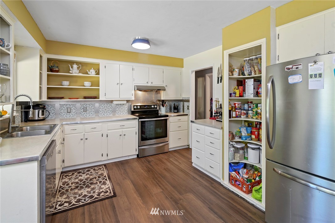 3529 Pine Road Northeast Bremerton, WA 98310 - Photo 9 of 39 Gallery Image 9