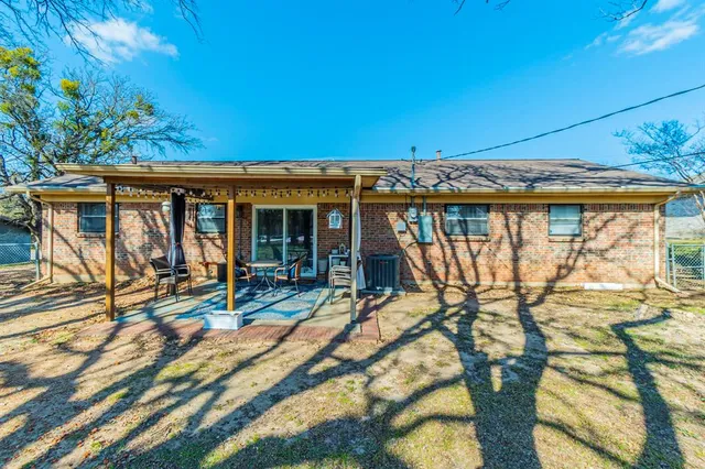 $274,000 | 708 North Stewart Street, Azle, TX 76020