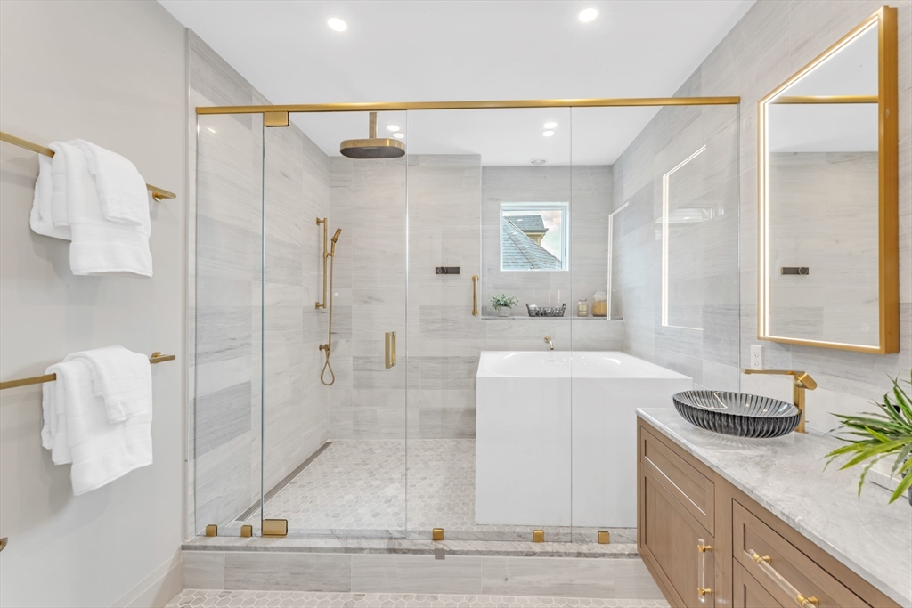 372 Arborway Boston, MA 02130 - Photo 20 of 42 Gallery Image 20