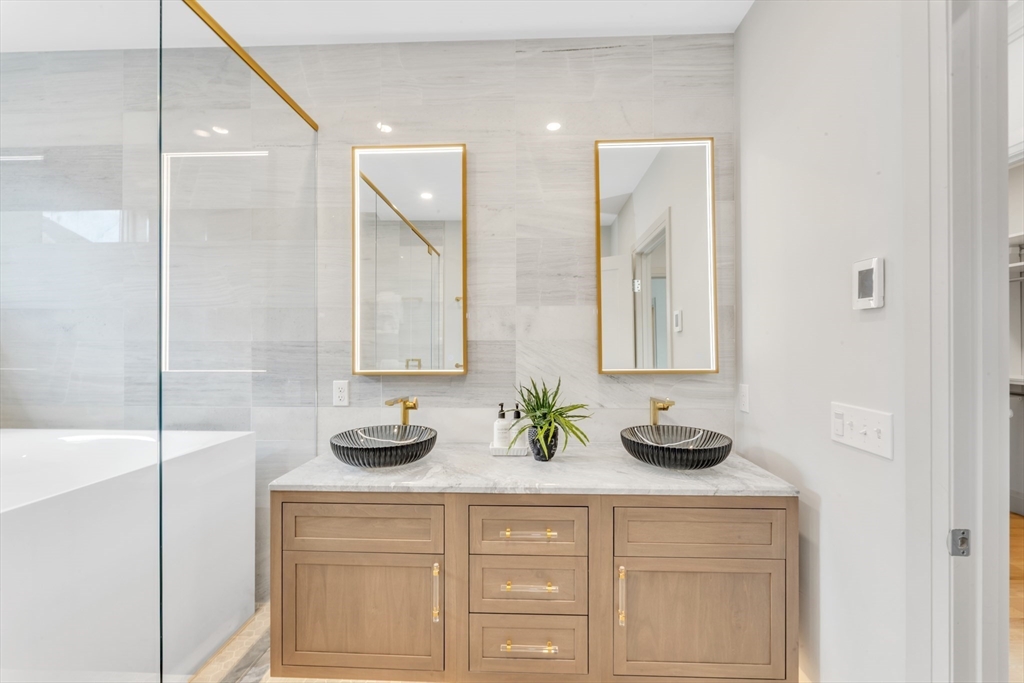 372 Arborway Boston, MA 02130 - Photo 21 of 42 Gallery Image 21
