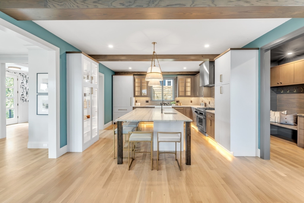 372 Arborway Boston, MA 02130 - Photo 4 of 42 Gallery Image 4