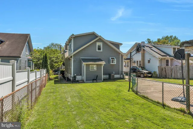 a house view with a outdoor space
