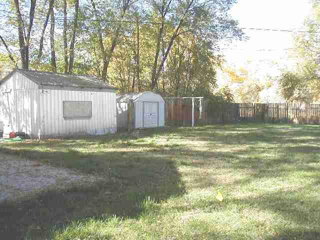 236 West 4th Street Rifle, CO 81650 - Photo 3 of 4 a view of a backyard