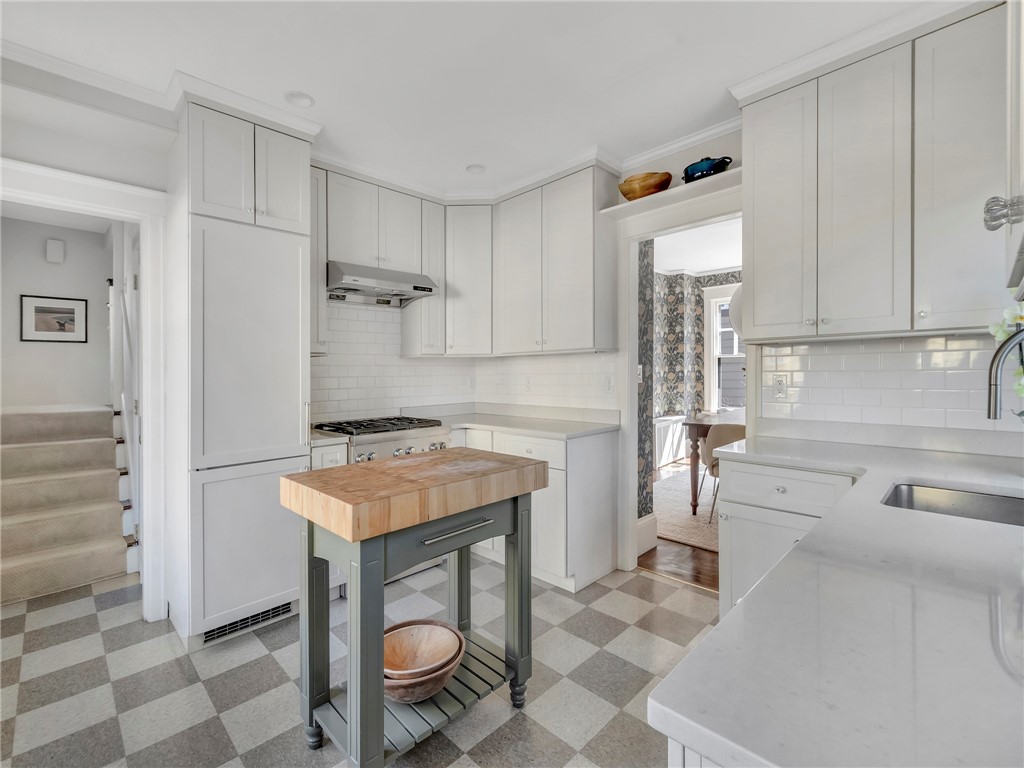 225 5th Street Providence, RI 02906 - Photo 23 of 44
