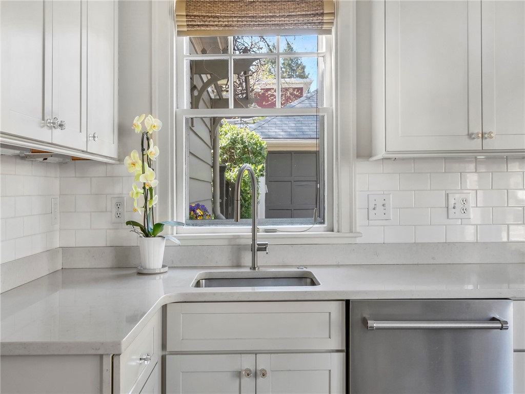 225 5th Street Providence, RI 02906 - Photo 29 of 44