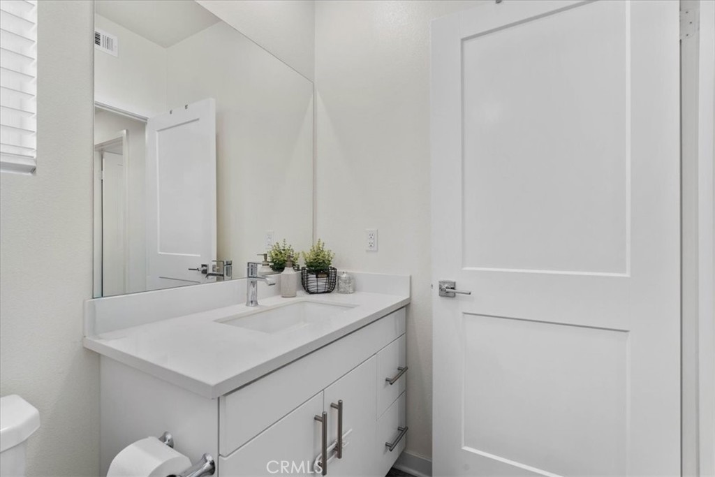 8245 Inventor Street Chino, CA 91708 - Photo 19 of 35 Bathroom