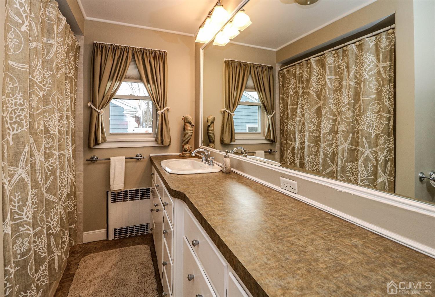 147 Oxford Road Colonia, NJ 07067 - Photo 23 of 31 Well appointed, spacious main bath with large vanity, tub/shower combo.