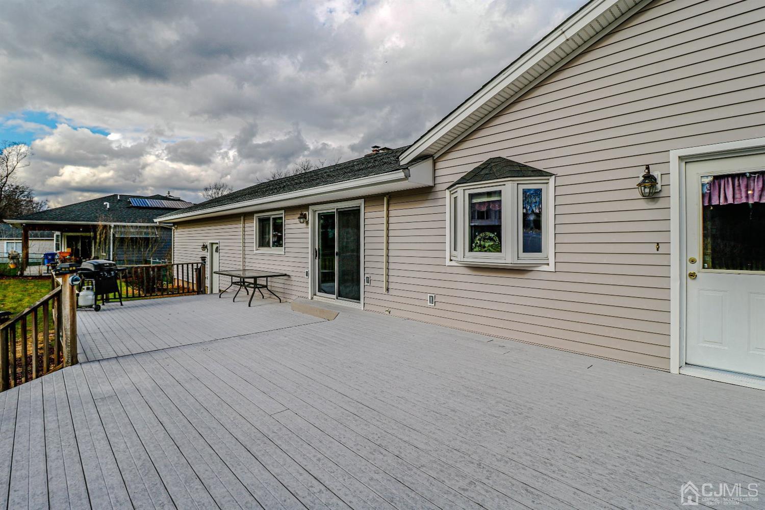 147 Oxford Road Colonia, NJ 07067 - Photo 27 of 31 Deck View