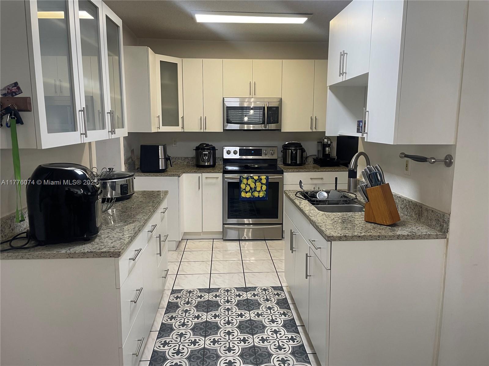 14531 Southwest 294th Street Homestead, FL 33033 - Photo 8 of 22 Gallery Image 8
