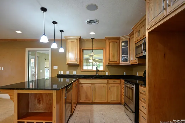 $460,000 | 416 Valley, Kerrville, TX 78028