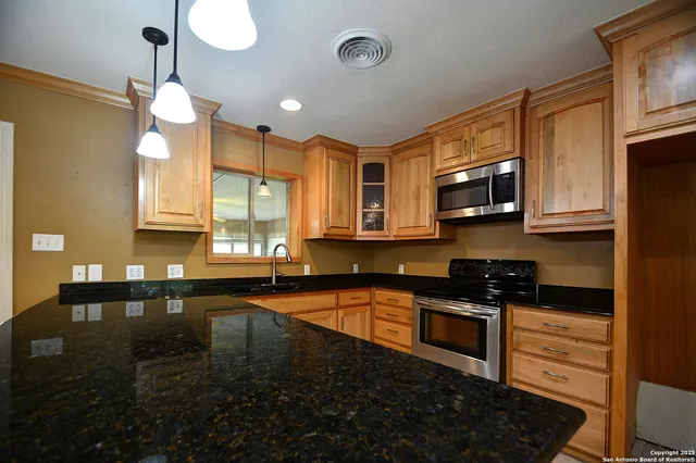 $460,000 | 416 Valley, Kerrville, TX 78028